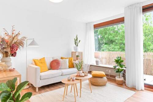 Bild 1 - Saniert und frei! Wunderschöne, helle 3,5-Zimmer-Wohnung mit 2 Balkonen in Obertürkheim