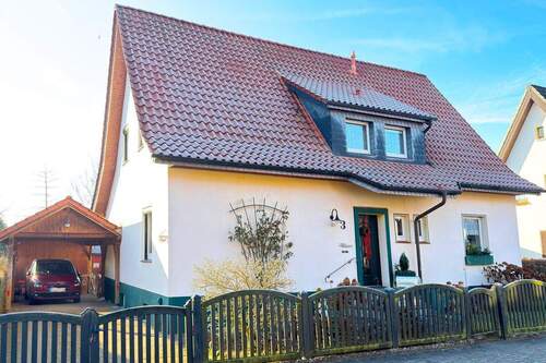 Titelbild - Zentral in netter Wohnsiedlung: Gepflegtes Einfamilienhaus mit großem Südgarten!