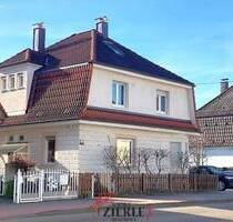 Gelegenheit - Vor einigen Jahren umfangreich renoviert! EFH, ebener, schöner Garten, 3 Stellplätze! - Göppingen / Faurndau