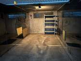 Garage mit Funk-Tor und Strom - 