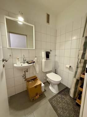 Gäste-WC im Erdgeschoss.jpg - 