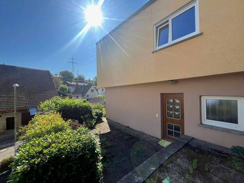 Aussen Eingang Freisitz.jpg - Mehrfamilienhaus, Wohnhaus mit 141,00 m&sup2; in Lörrach zum Kaufen