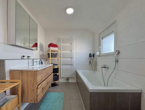 Badezimmer im Dachgeschoss - 