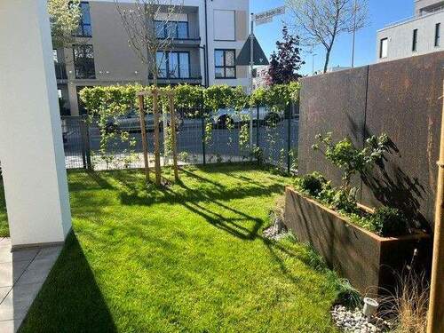 Herzo_Garten.jpg - RESERVIERT ! Terrasse und Garten in Ihrer neuen großzügigen 4-Zimmer Wohnung