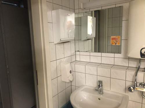 Damen Sanitärbereich.jpg - 