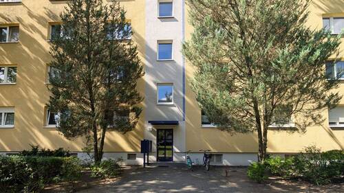 Hauseingang - 2 Zimmer Etagenwohnung zum Kaufen in Potsdam
