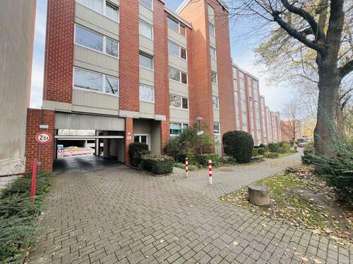 Außenansicht/ Zufahrt Parkhaus - 2 Zimmer Etagenwohnung zum Kaufen in Mönchengladbach