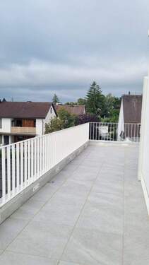 Dachterrasse - Moderne 3-Zimmer-Dachgeschoss-Wohnung mit Dachterrassen in der Gartenstadt-Trudering