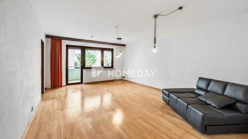 Wohnzimmer 1 - Ruhige Lage am Feldrand trifft auf 2 überdachte Balkone und Stellplatz