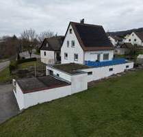 Helles 4,5 Zi. Einfamilienhaus mit großem Garten plus 130 m² vermietete Gewerbefläche - Aalen-Attenhofen Wasseralfingen