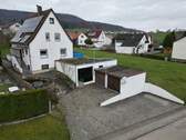 Frontansicht West, Stellplätze - 4 Zimmer Einfamilienhaus in Aalen-Attenhofen