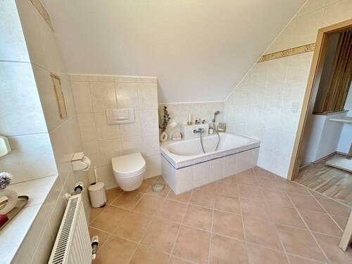 ... mit Badewanne - 