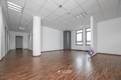 Innenaufnahme - Facharztforum Fürth: EG Fläche für Einzelhandel, Friseure & Beauty