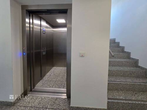 Aufzug & Treppenhaus - 
