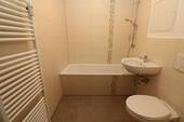 Bad mit Wanne - Der Star in der Manege...moderne 5-Raum-Etagenwohnung mit Wanne, Dusche u. 2 Balkonen!!!