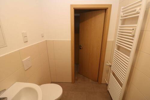 Bad mit Wanne - 5 Zimmer Etagenwohnung in Freiberg