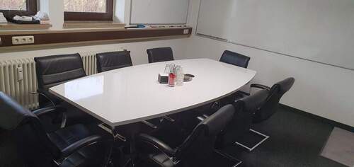 2 Whiteboards - ideal für Seminare - Büro mit 4,00 m&sup2; in Oberhaching zur Miete