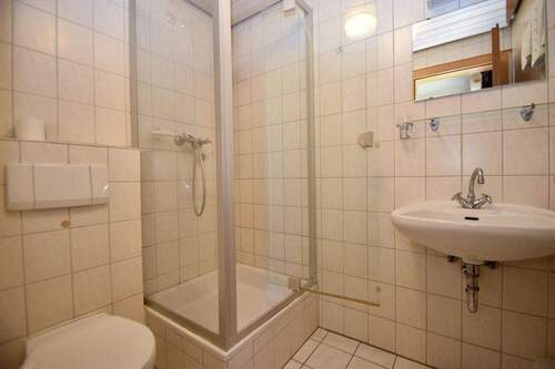 OG - Bad (Fremdenzimmer) - 