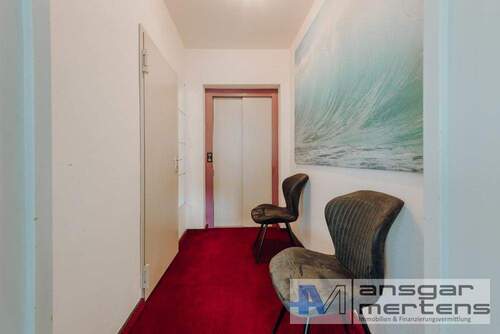 Eingangsbereich / Aufzug vor den Praxisräumen - 1 Zimmer Büro zur Miete in Mönchengladbach