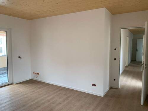 Zimmer - Blick z. Flur - 
