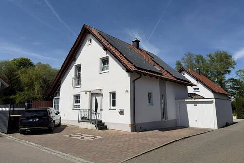 Hausansicht - 5 Zimmer Einfamilienhaus in Burgau