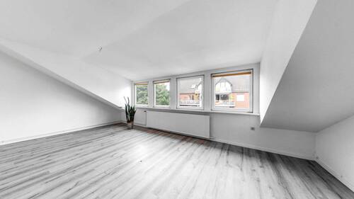 Wohnzimmer - Charmante Dachgeschosswohnung im begehrten Stadtteil Walle