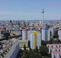 Sofort wohlfühlen oder vermieten: 3-Zi.-Etagenwohnung in urbaner Lage mit Balkon und Aufzug - Berlin Mitte