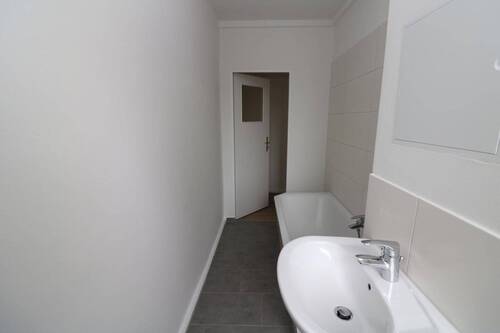 Bad mit Wanne - 3 Zimmer Etagenwohnung zur Miete in Freiberg