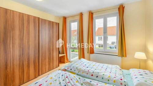 1. OG Schlafzimmer 2 - 