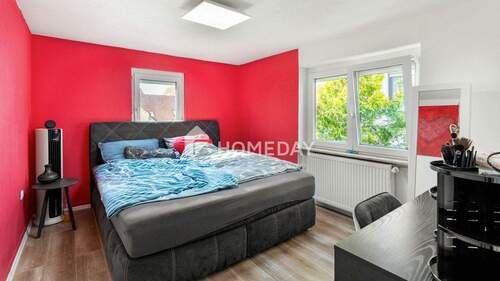 1. OG Schlafzimmer 1 - 