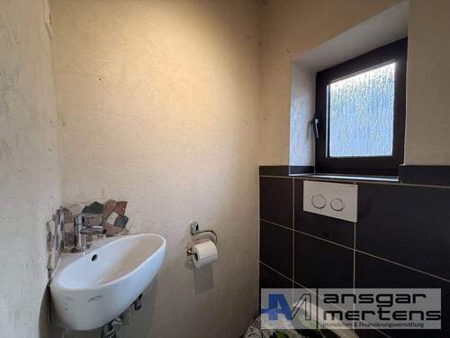 Gäste-WC - 6 Zimmer Mehrfamilienhaus, Wohnhaus zum Kaufen in Mönchengladbach / Heyden