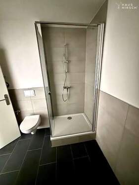 Dusche - 2 Zimmer Etagenwohnung in Berlin