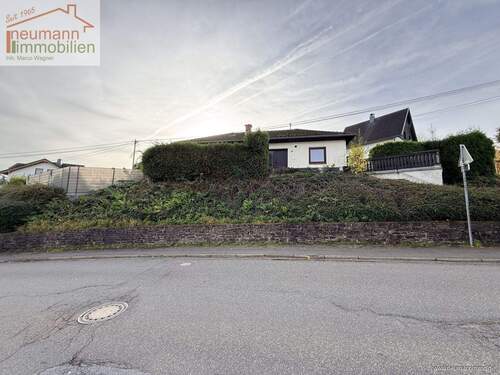 Frontansicht - 4 Zimmer Einfamilienhaus zur Miete in Hausen (Wied) / Frorath