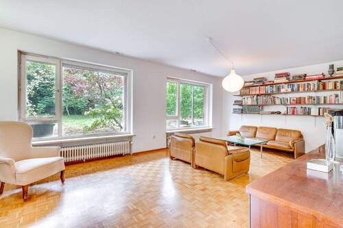 Wohnzimmer - 5 Zimmer Einfamilienhaus zum Kaufen in Haar