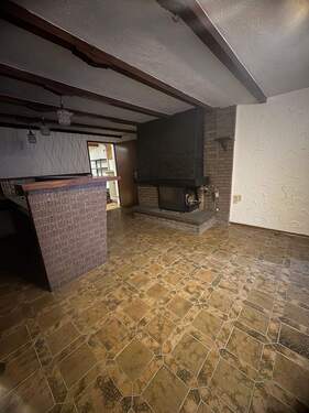 Bar im Keller, mit Kamin - 