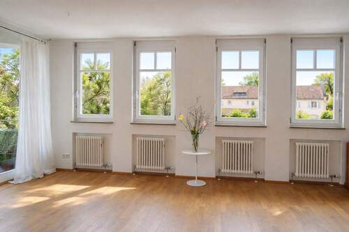 Wohnen und Essen KI optimiert.JPG - 3 Zimmer Etagenwohnung in Überlingen