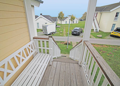 Treppe zur Eingangstür - 3 Zimmer Etagenwohnung in Sierksdorf