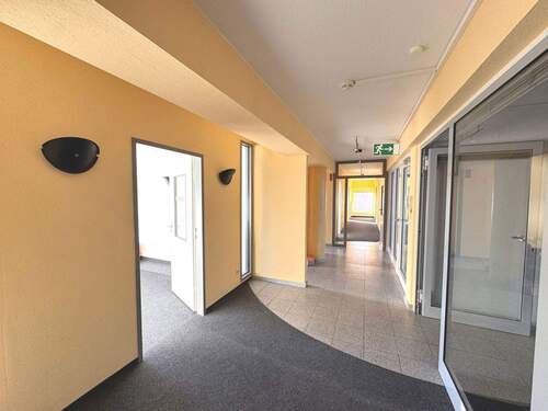 Flur - 8 Zimmer Büro zur Miete in Göttingen