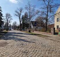 Großes Baugrundstück in beliebter Wohnlage Berlin-Mahlsdorf für ein oder zwei Häuser