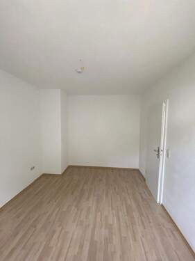 Schlafzimmer vom Fenster geseh - 