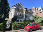 Bild 1 - Historischer Altbau aus den 1920ern. Modernisiertes Einfamilienhaus mit Garten.