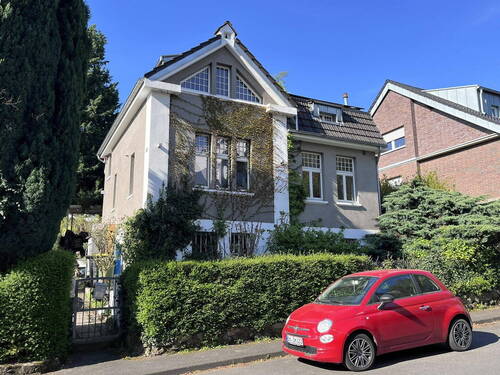 Bild 1 - Historischer Altbau aus den 1920ern. Modernisiertes Einfamilienhaus mit Garten.