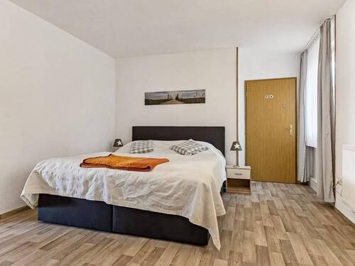 Schlafzimmer FeWo 1 - Mehrfamilienhaus, Wohnhaus mit 175,00 m² in Leutenberg zum Kaufen