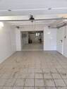 Blick in die lange Garage - 