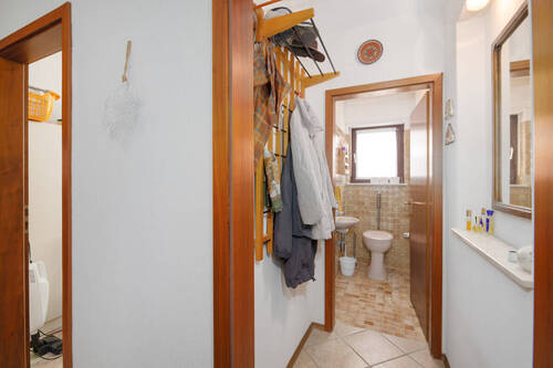 Separates WC und Garderobe EG - 