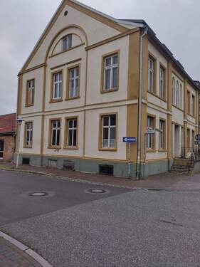 Eckansicht - Haus mit viel Raum und Lagerfläche