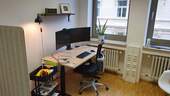 Arbeitsplatz sitzend - Flexibler Schreibtischplatz Kunibert - Kaffee-Flat & Meetingraum nahe Ebertplatz