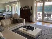 Wohnzimmer mit Balkon, Küche - 