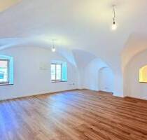 ... AIGNER - renovierte EG-Altstadtwohnung mit historischem Ambiente zentrumsnah gelegen ... - Kraiburg a.Inn