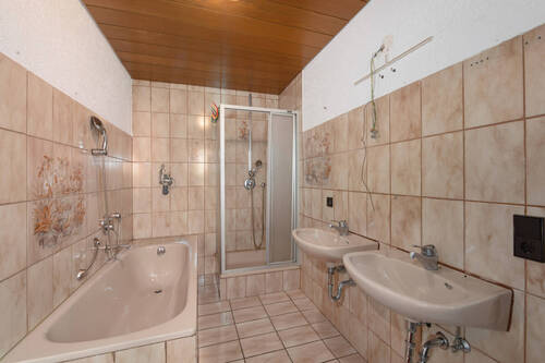 Badezimmer 1. OG - 